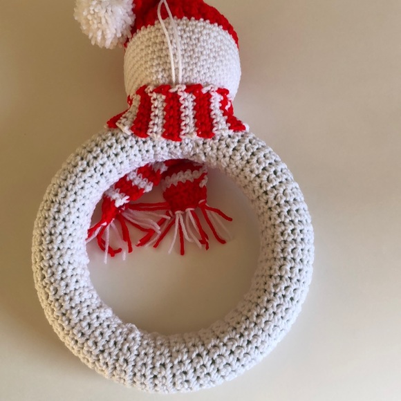 Handmade Crochet Snowman Wreath White Red - Picture 7 of 9